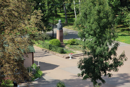 Бюст Петра Белоусова