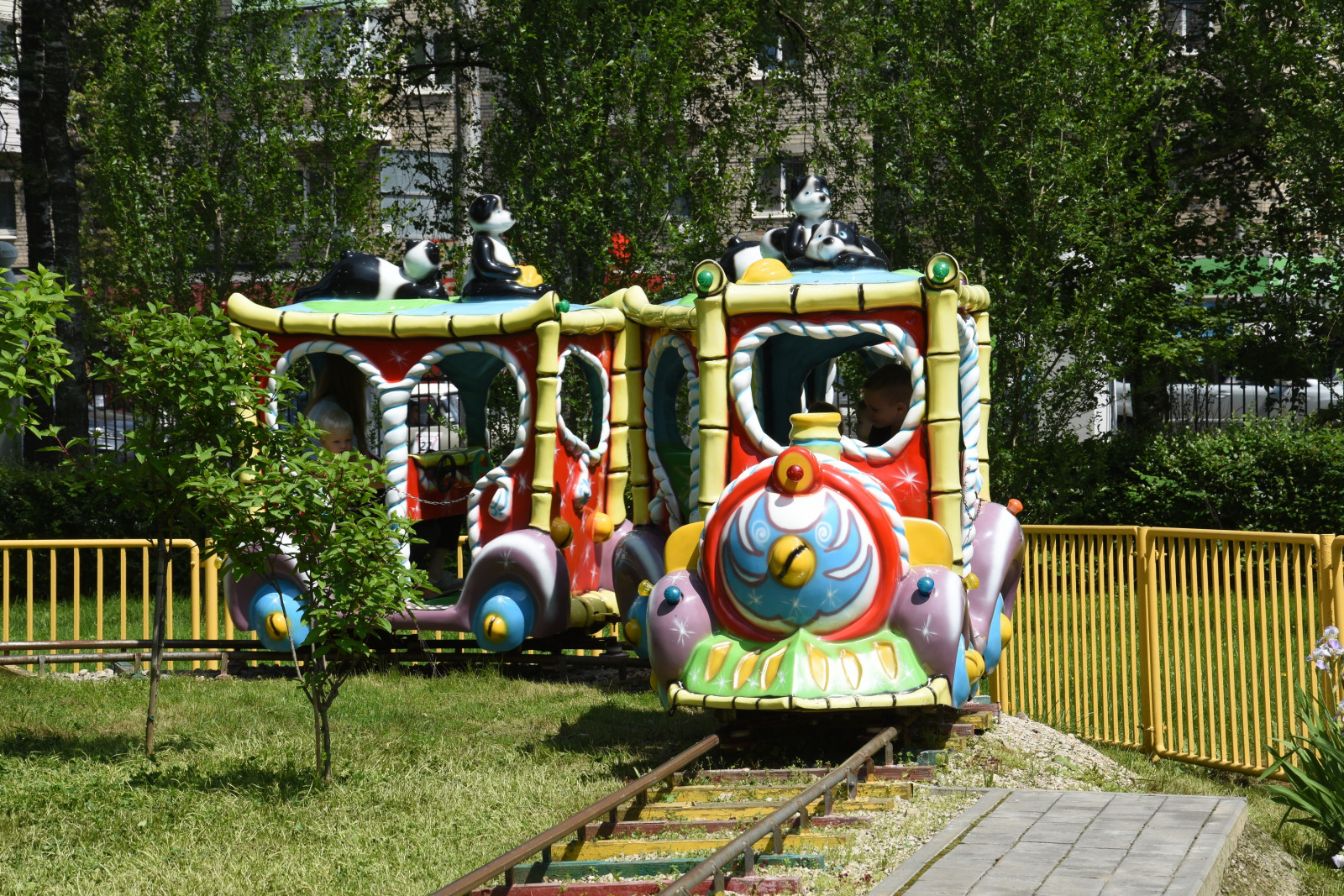 Аттракционы в Комсомольском парке
